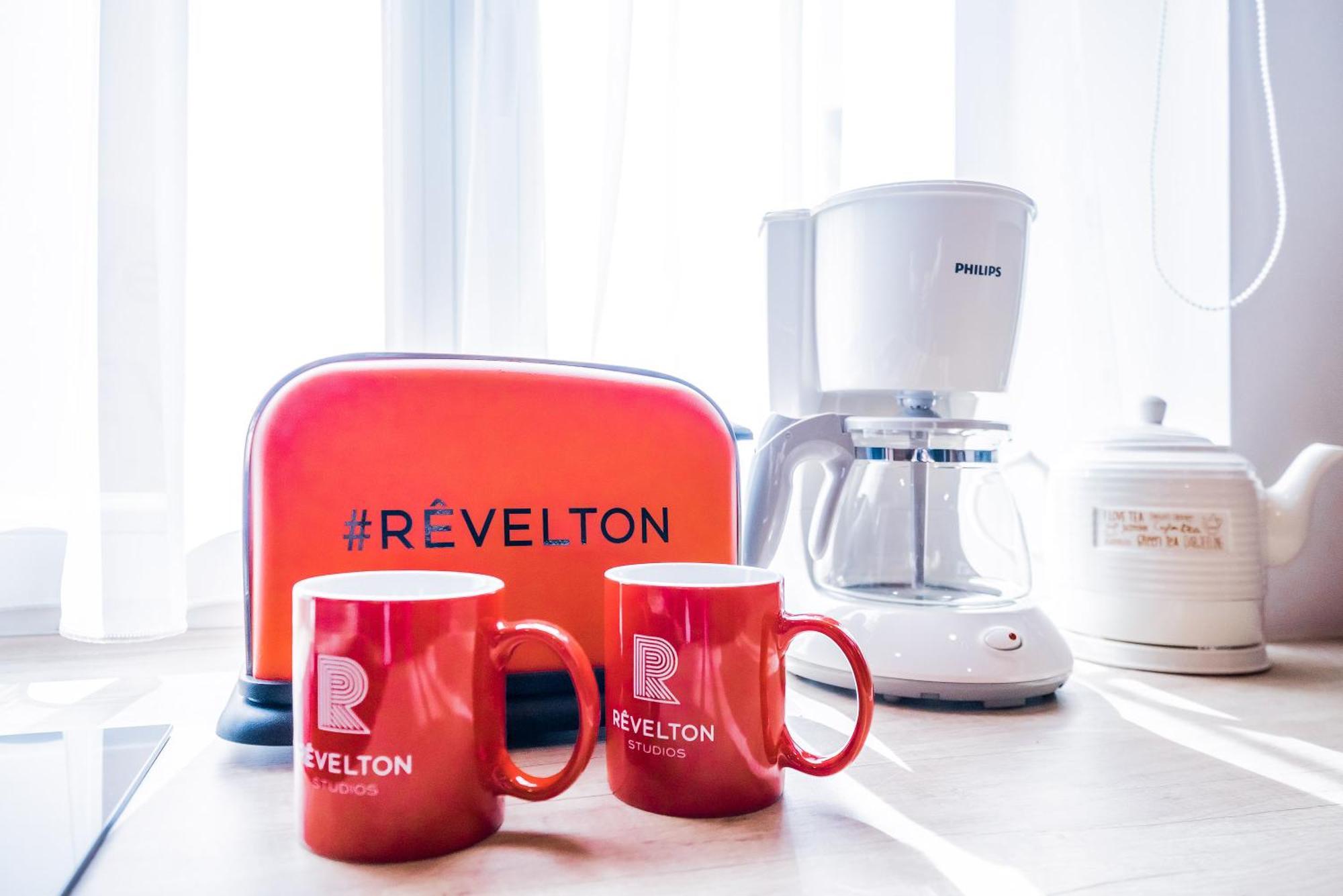 Revelton Studios 卡罗维发利 外观 照片